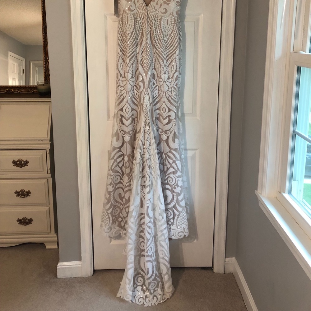 *NEVER WORN* Bridal Gown, Wedding dress - Picture 3 of 8